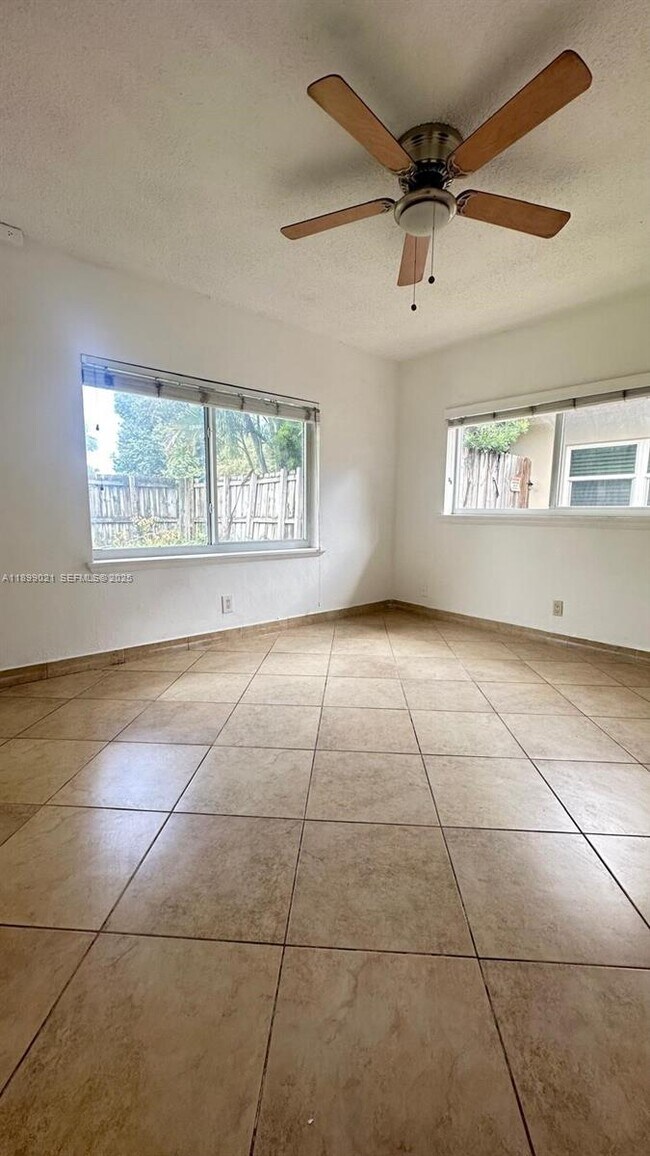 Building Photo - 1753 NE 18th St