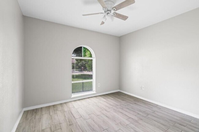 Building Photo - 6811 Feather Creek Dr