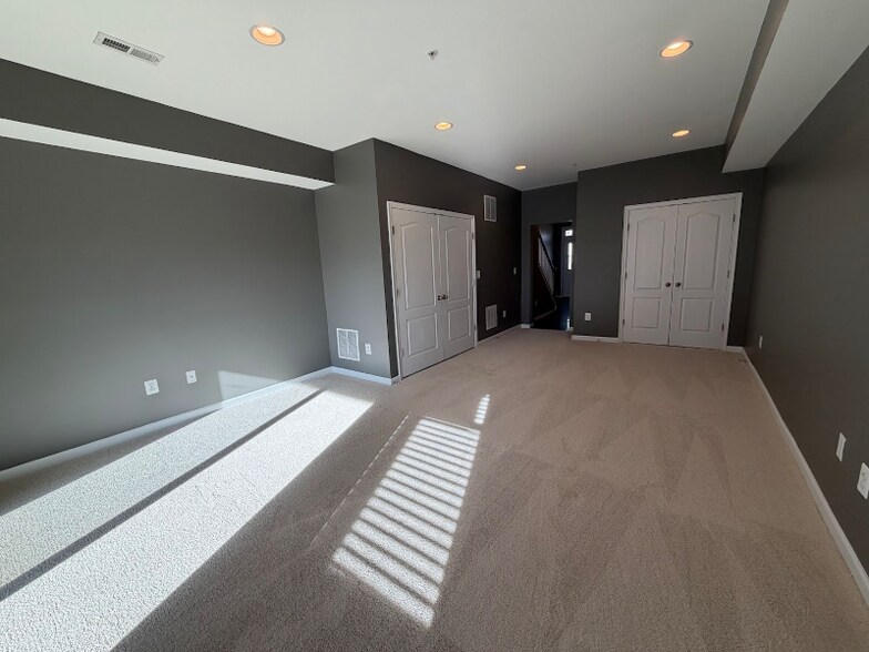 Building Photo - 629 Quarterpath Way