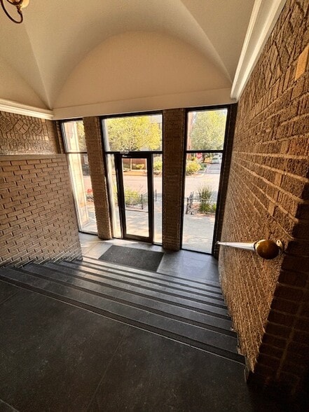 Building Photo - 2300 W Wabansia Ave