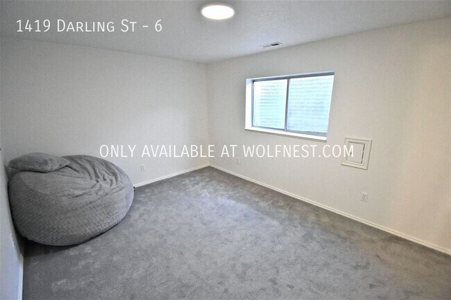 Building Photo - Stunning 3 Bed Ogden Townhome! No Deposit ...