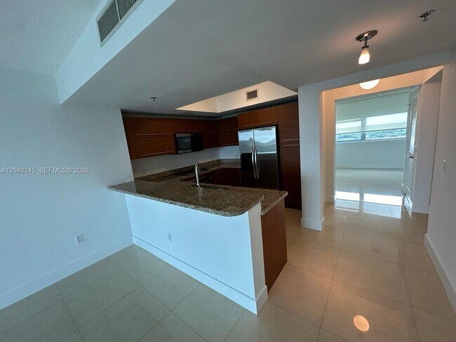 Building Photo - 2641 N Flamingo Rd
