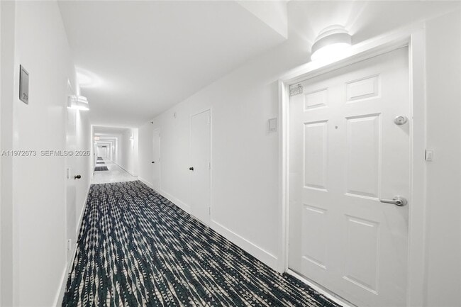 Building Photo - 540 Brickell Key Dr