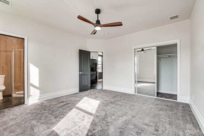 Building Photo - 324 Main St