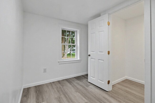 Building Photo - 2367 Bryansville Rd