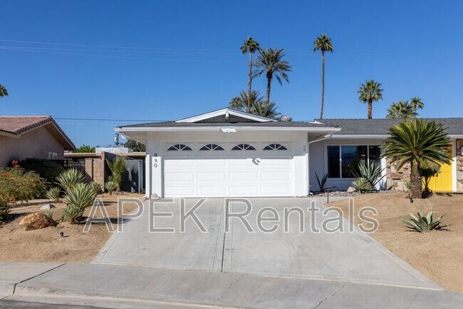 Building Photo - 980 N Buttonwillow Cir