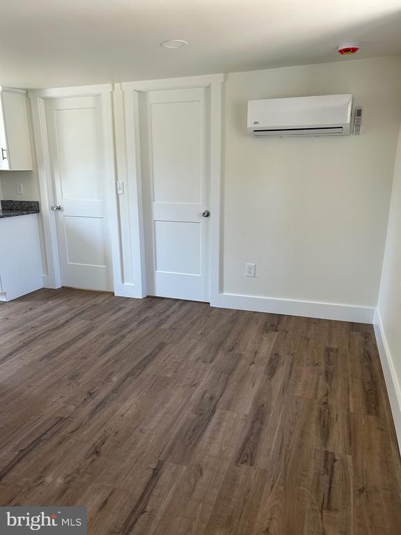 Building Photo - 152 N Walnut St