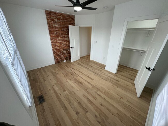 Building Photo - 2 Bedroom - Weiland Park