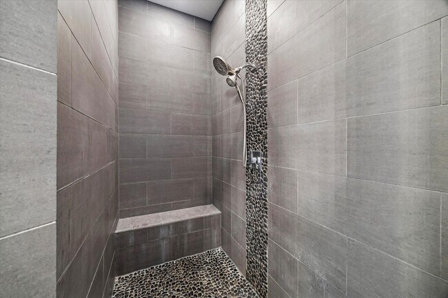 Building Photo - 618 Pink Azalea Trail