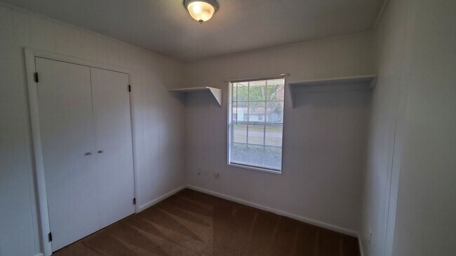 Building Photo - Welcome to this charming 3-bedroom, 1.5-bath home in Dunnellon, FL!