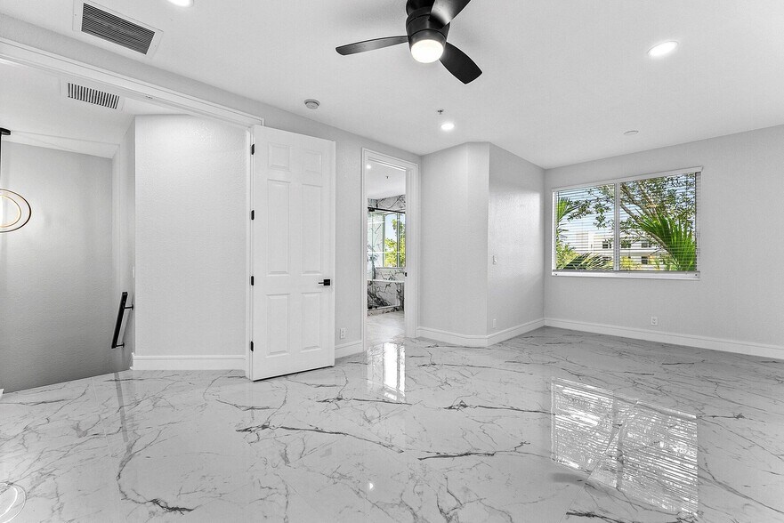 Building Photo - 3006 Waterside Cir