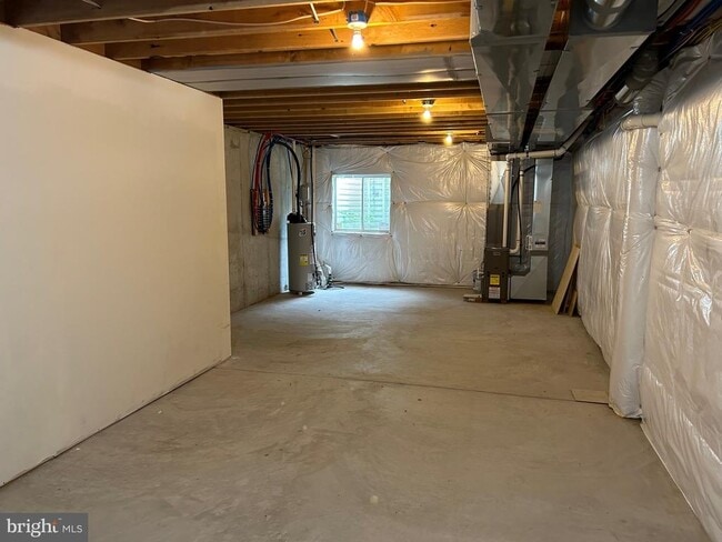 Building Photo - 319 Maple Ave
