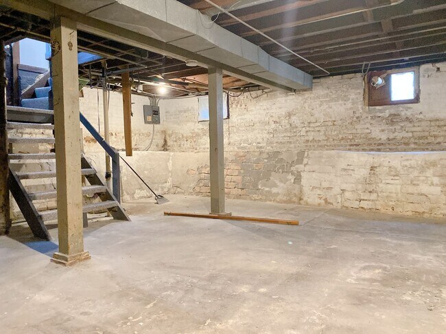 Building Photo - 2436 Laurel Ave N