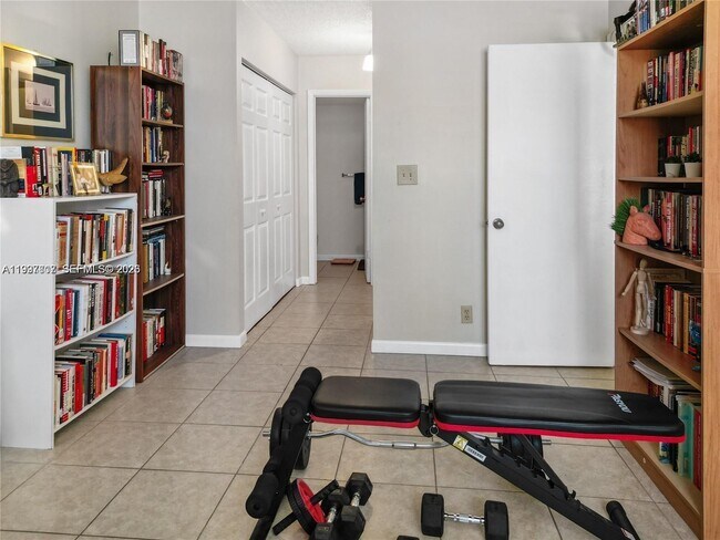 Building Photo - 2701 Riverside Dr