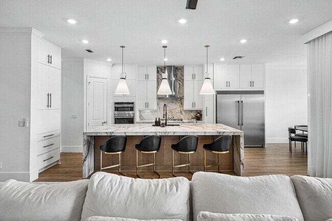 Building Photo - 655 Hookline Cir