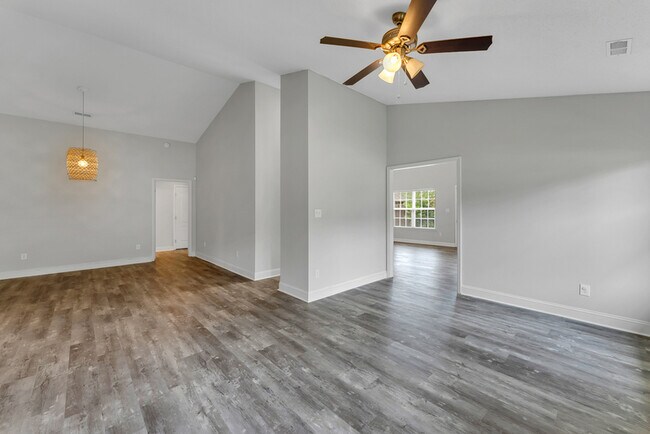 Building Photo - 211 High Green Dr