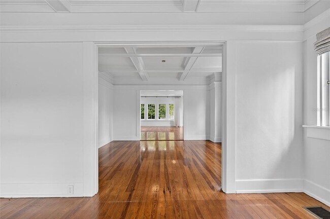 Building Photo - 3003 W Harbor View Ave