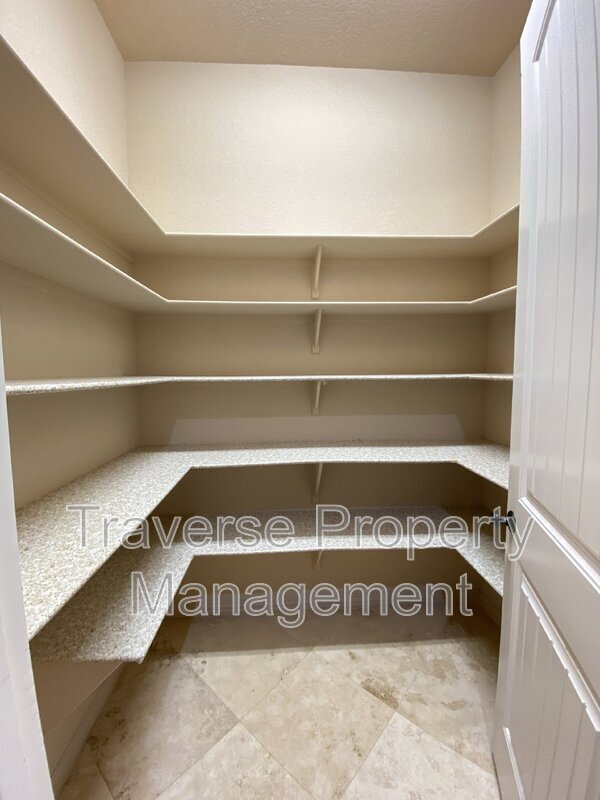 Building Photo - 129 Acorn Ln