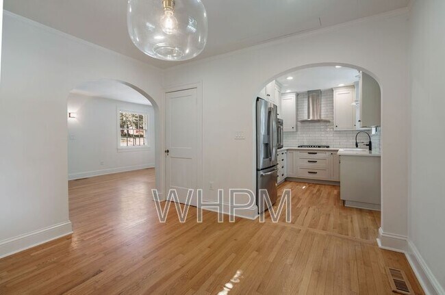 Building Photo - 541 Skyview Dr