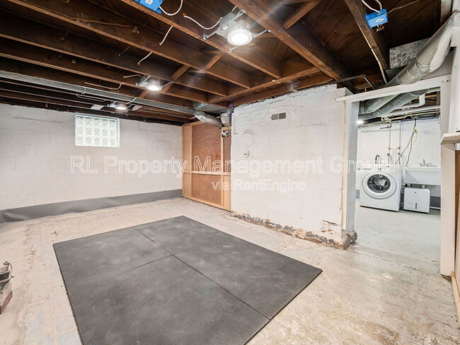 Building Photo - 669 Sheldon Ave