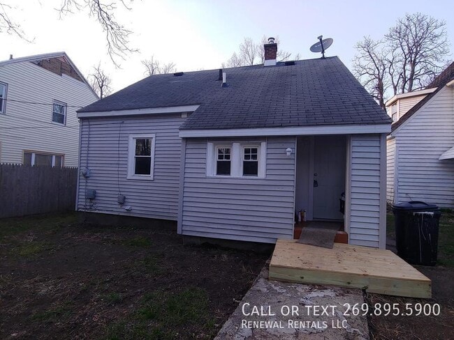 Building Photo - 532 Vernon St