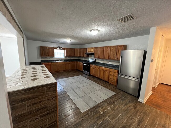 Building Photo - 851 S Jersey St