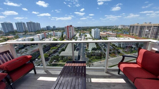 Building Photo - 3140 S Ocean Dr
