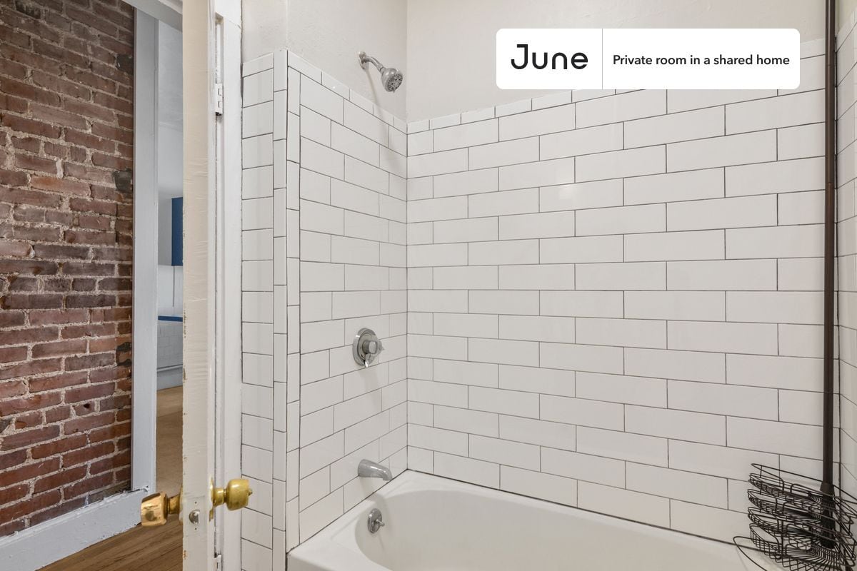 Building Photo - Room in Shared 4 bed/1 bath home in Allston