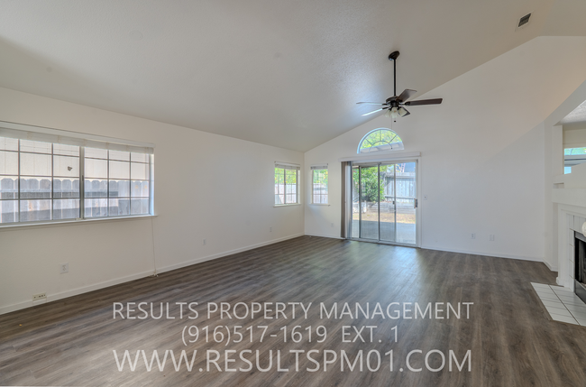 Building Photo - Beautiful Antelope Home - Available Now!