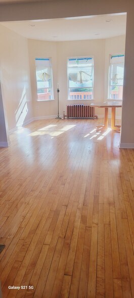 Living room - 3807 N Narragansett Ave