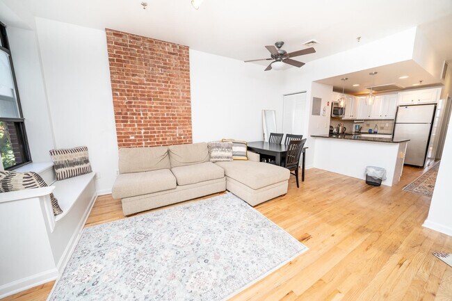 Primary Photo - 214 Park Ave