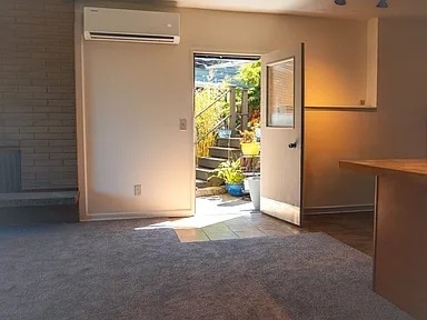 DOOR FROM LIVING ROOM AND KITCHEN TO PATIO - 4321 SW Fletcher St
