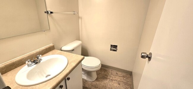 Building Photo - 3 Bedrooms, 2.5 Bathrooms, 1 Car Garage To...