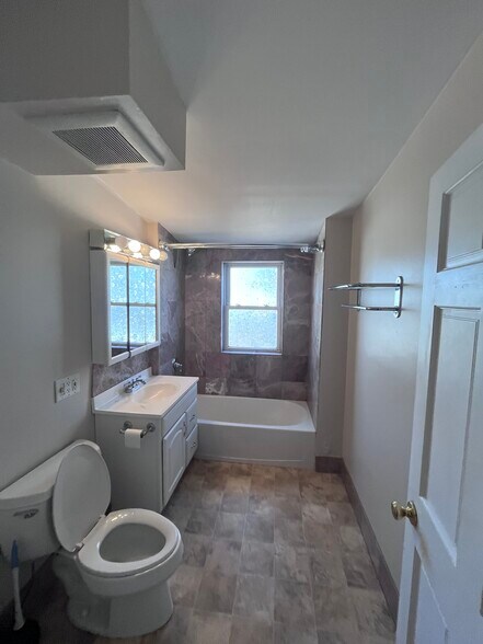 Building Photo - 6 Mousam Ct