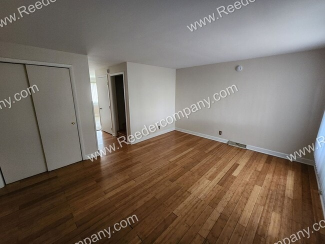 Building Photo - 2 bedroom townhome, minutes from highway and Morton High School