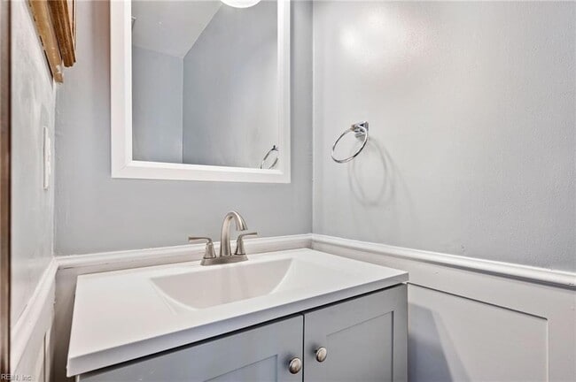 Building Photo - 5496 Lynbrook Landing