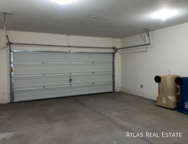 Building Photo - 231 N 201st Ave