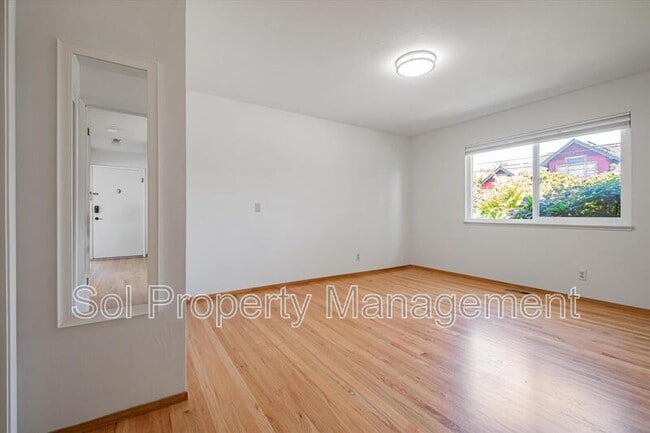 Building Photo - 515 Cayuga St