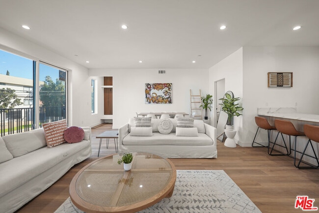 Building Photo - 13692 Erwin St