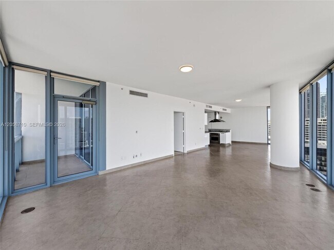 Building Photo - 601 NE 36th St