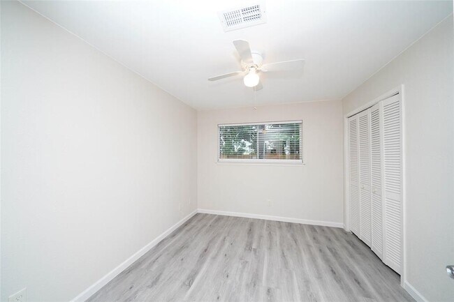 Building Photo - 5407 Oakhaven Ln