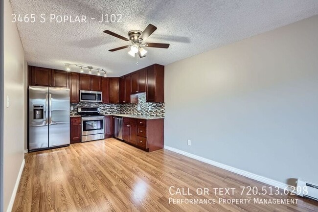 Building Photo - 3465 S Poplar St