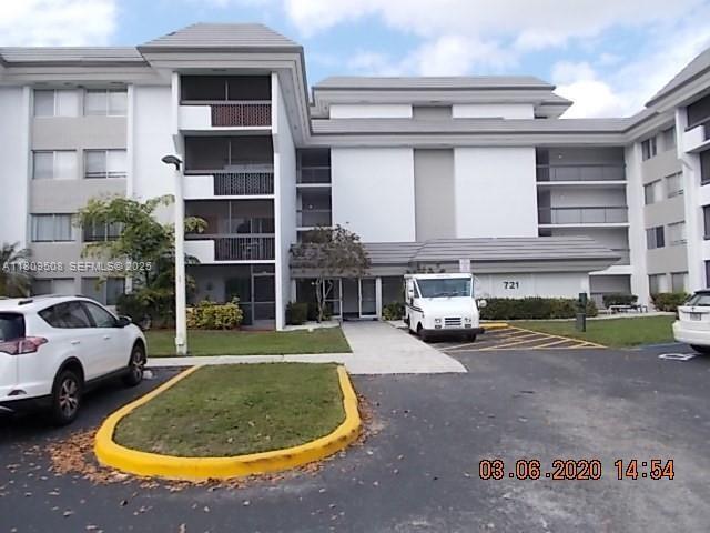 Building Photo - 721 N Pine Island Rd