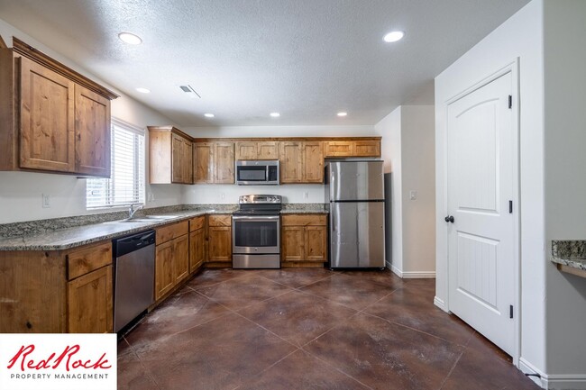 Building Photo - DOG-FRIENDLY 3 Bedroom Townhome with INTER...