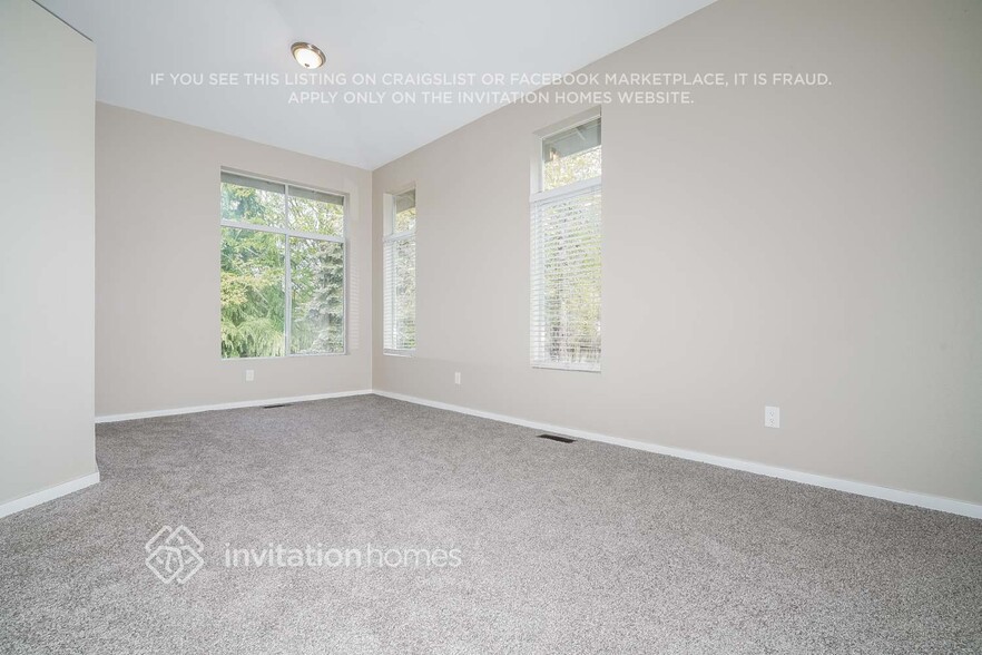 Building Photo - 7012 74th Dr NE