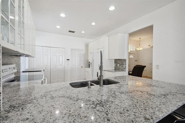 Building Photo - 258 Henley Cir