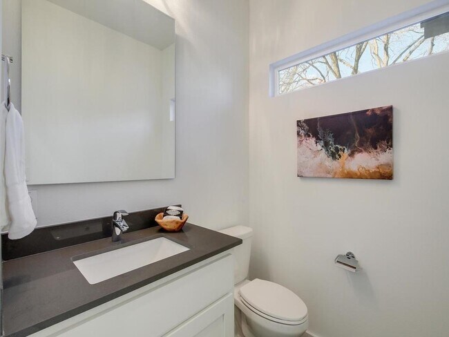 Building Photo - 5600 William Holland Ave