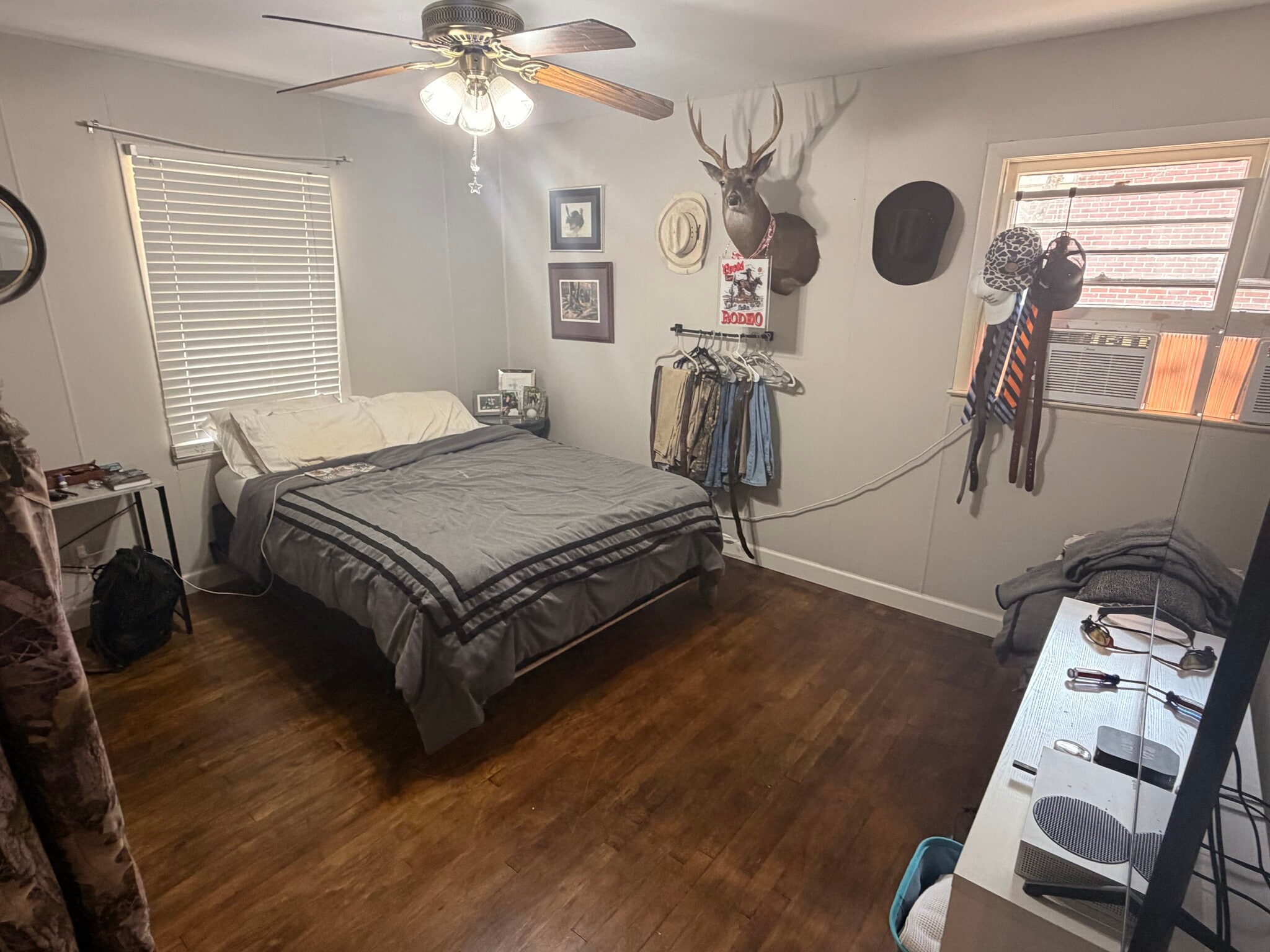 Building Photo - 321 Village Dr