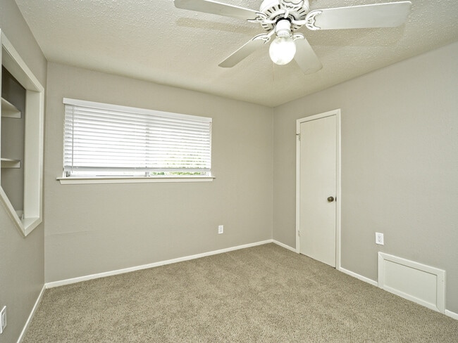 Building Photo - 5913 Little Creek Trail