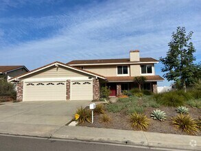Building Photo - Updated 5 Bed, 3 Bath in Lomas Santa Fe Hi...